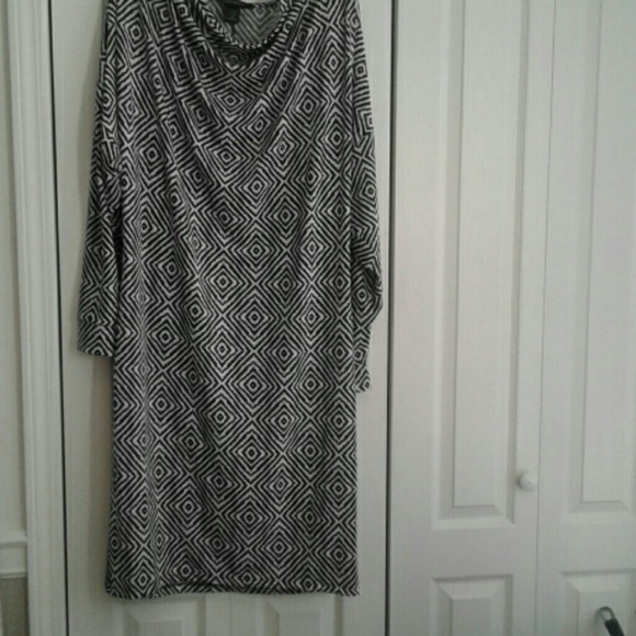 Dress - Picture 2 of 4